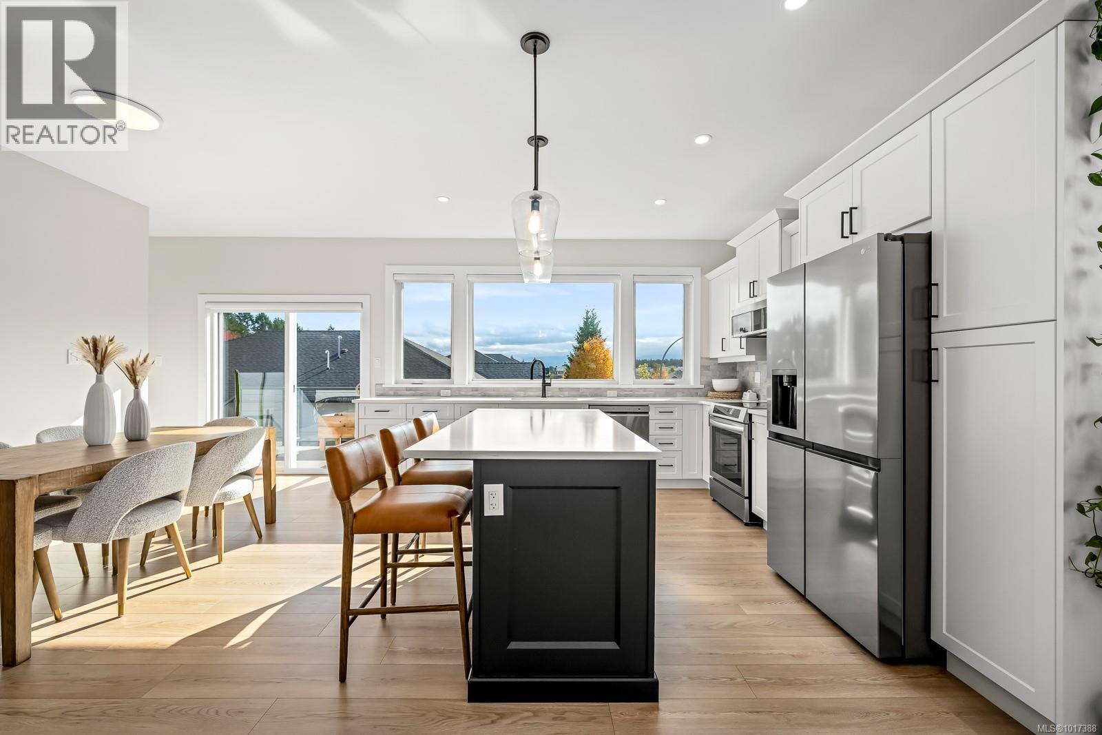 864 Grumman Pl, Comox