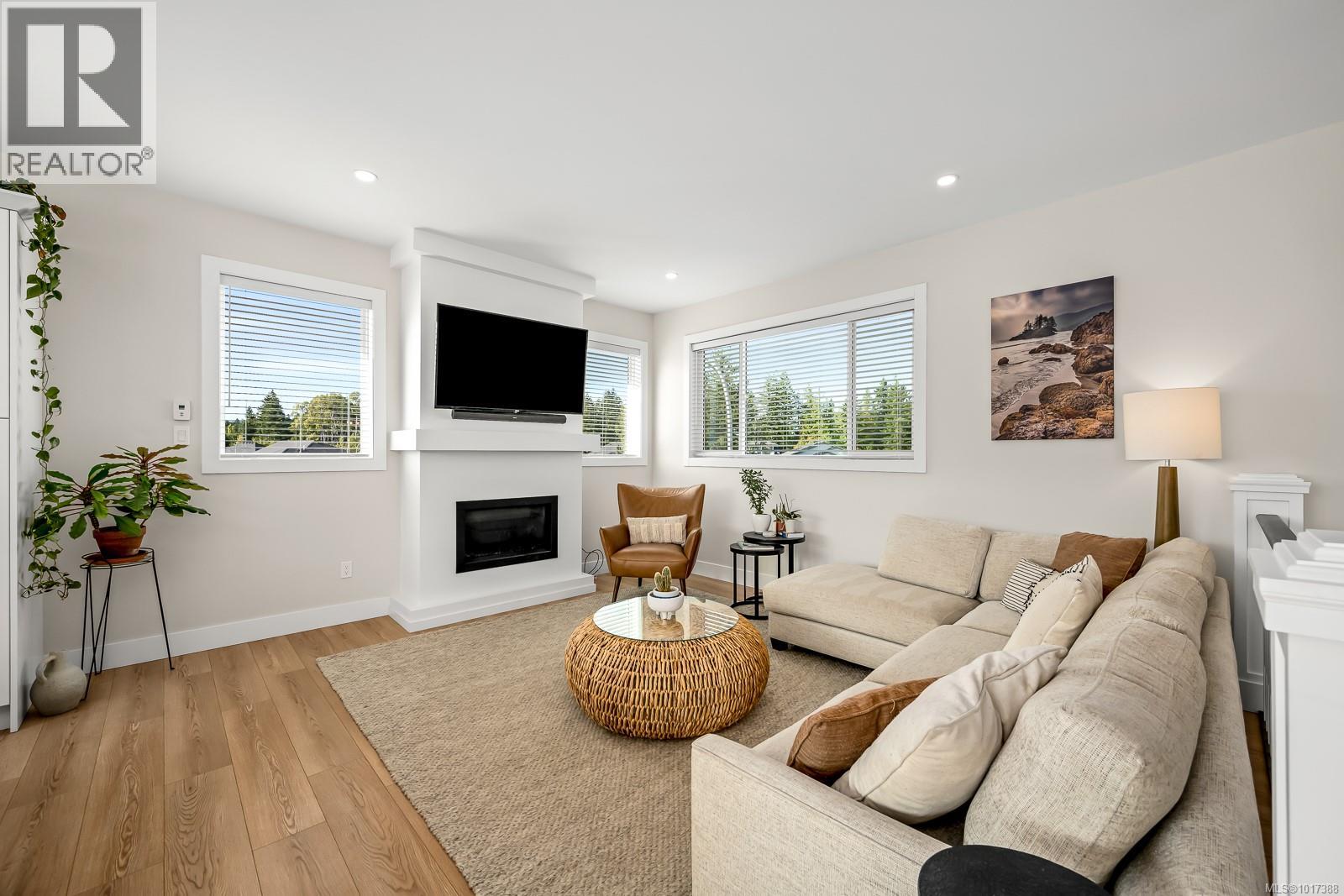 864 Grumman Pl, Comox