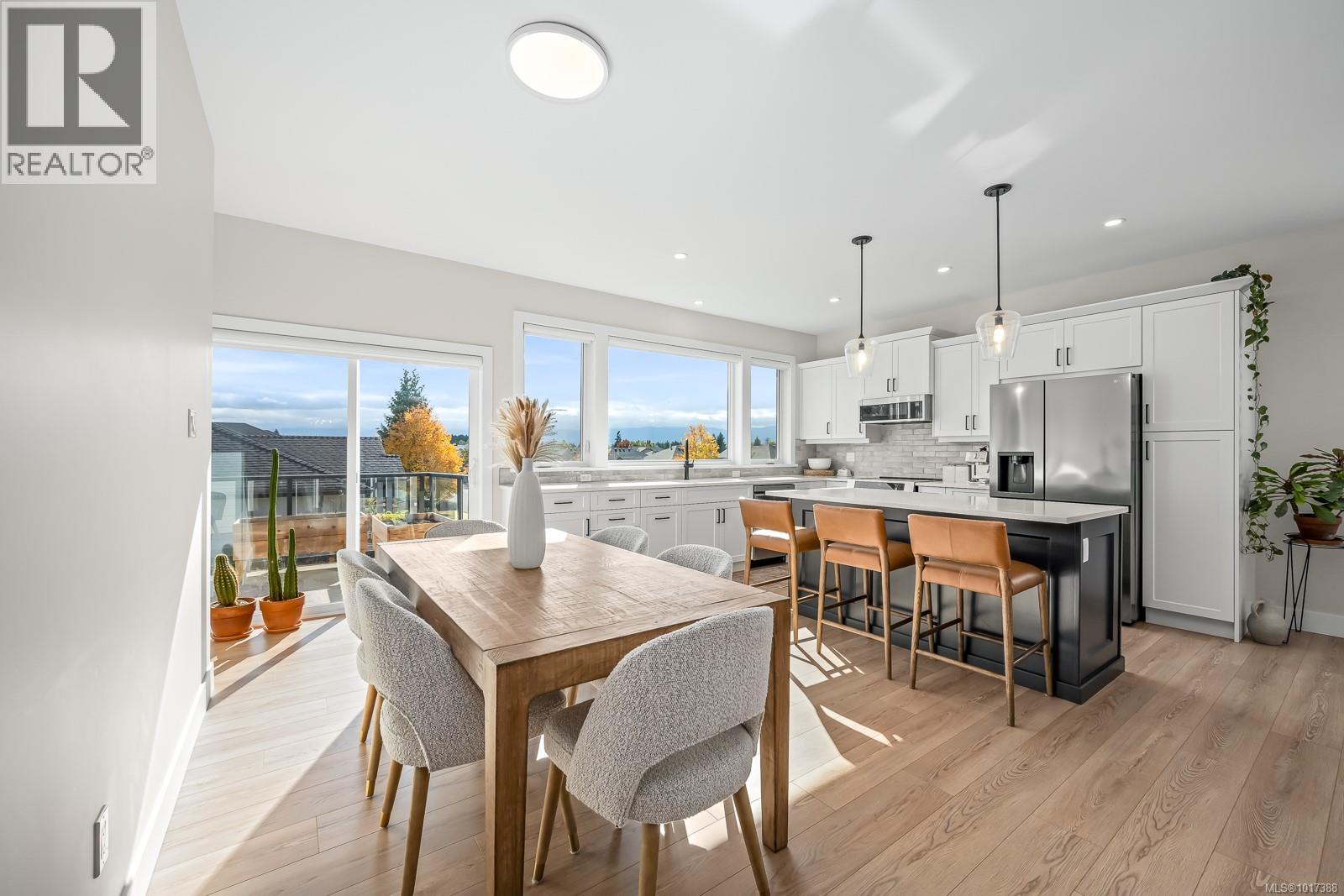 864 Grumman Pl, Comox