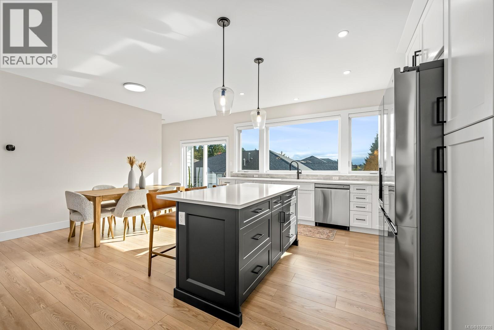 864 Grumman Pl, Comox