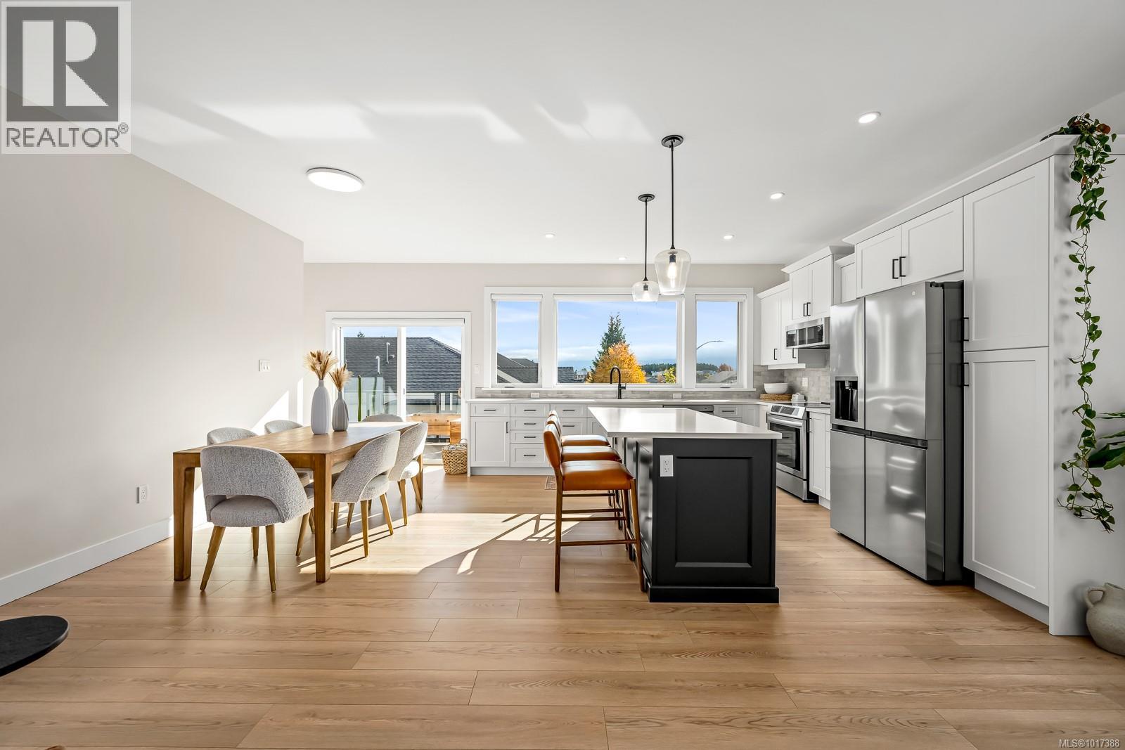 864 Grumman Pl, Comox