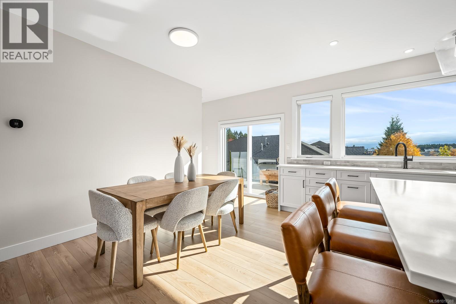 864 Grumman Pl, Comox