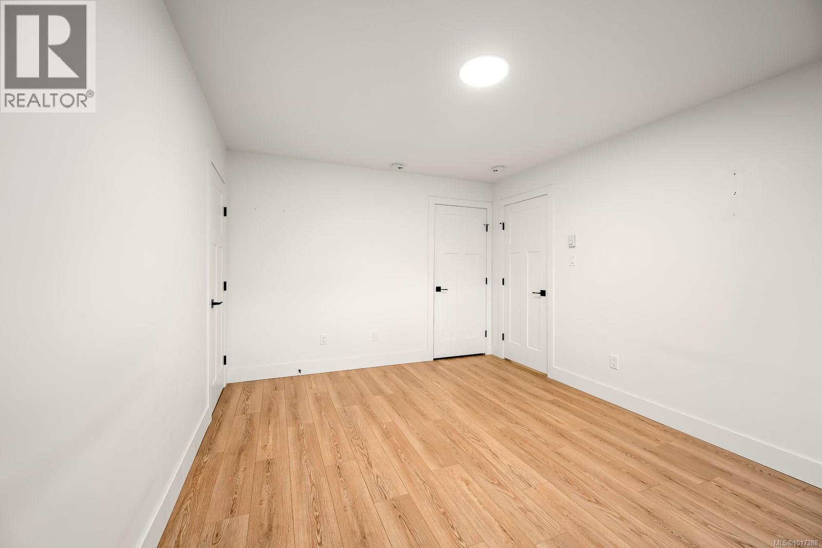 864 Grumman Pl, Comox