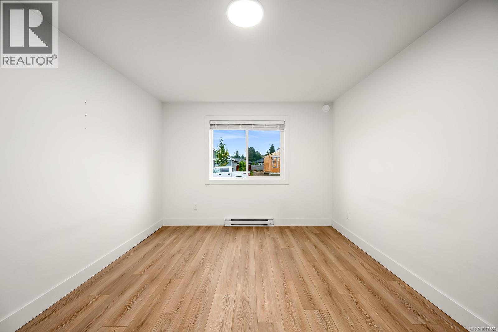 864 Grumman Pl, Comox