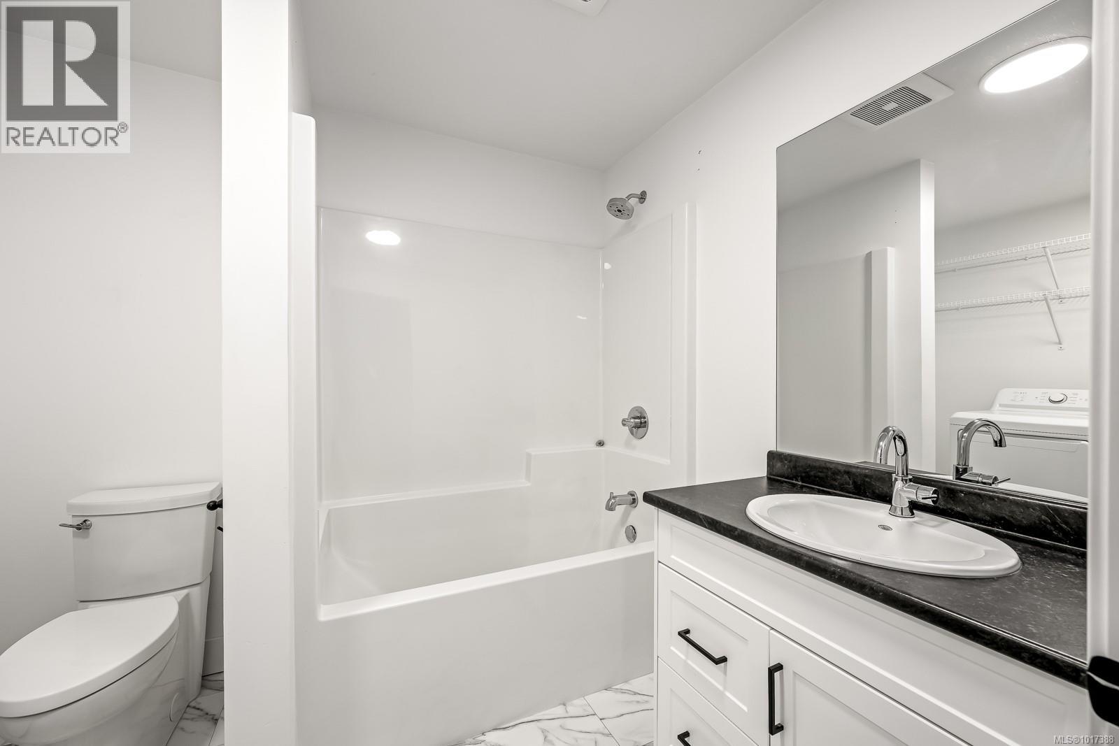 864 Grumman Pl, Comox