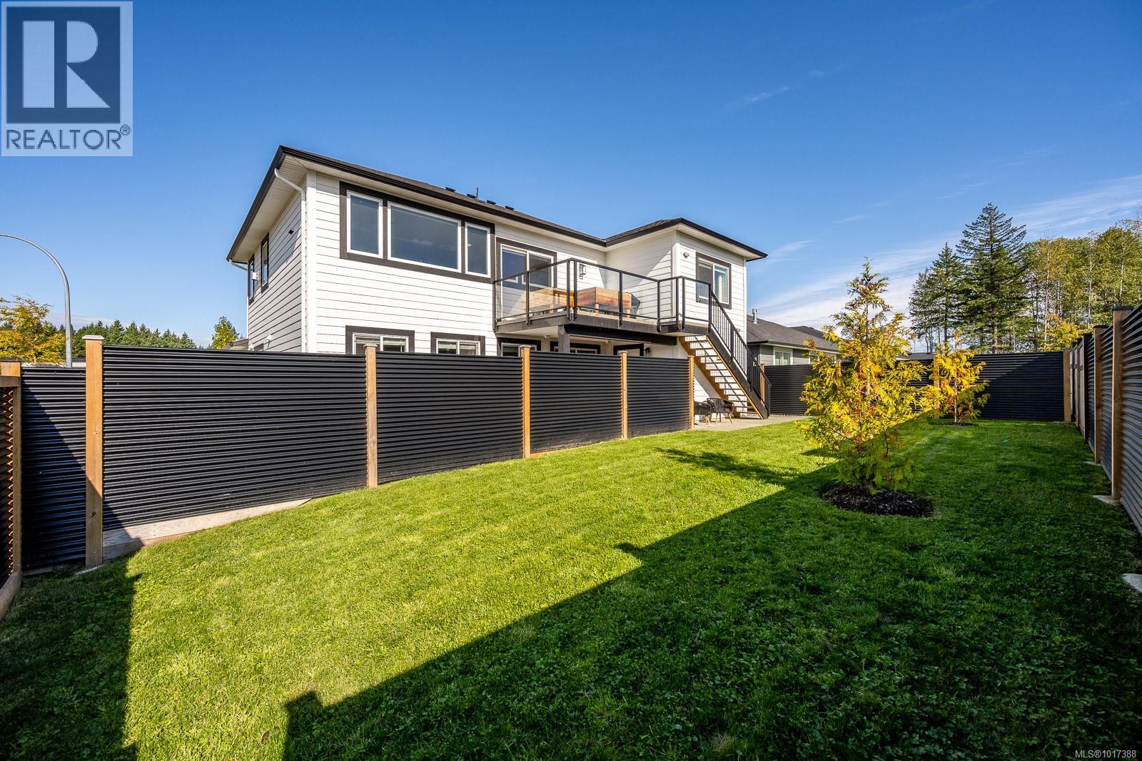 864 Grumman Pl, Comox