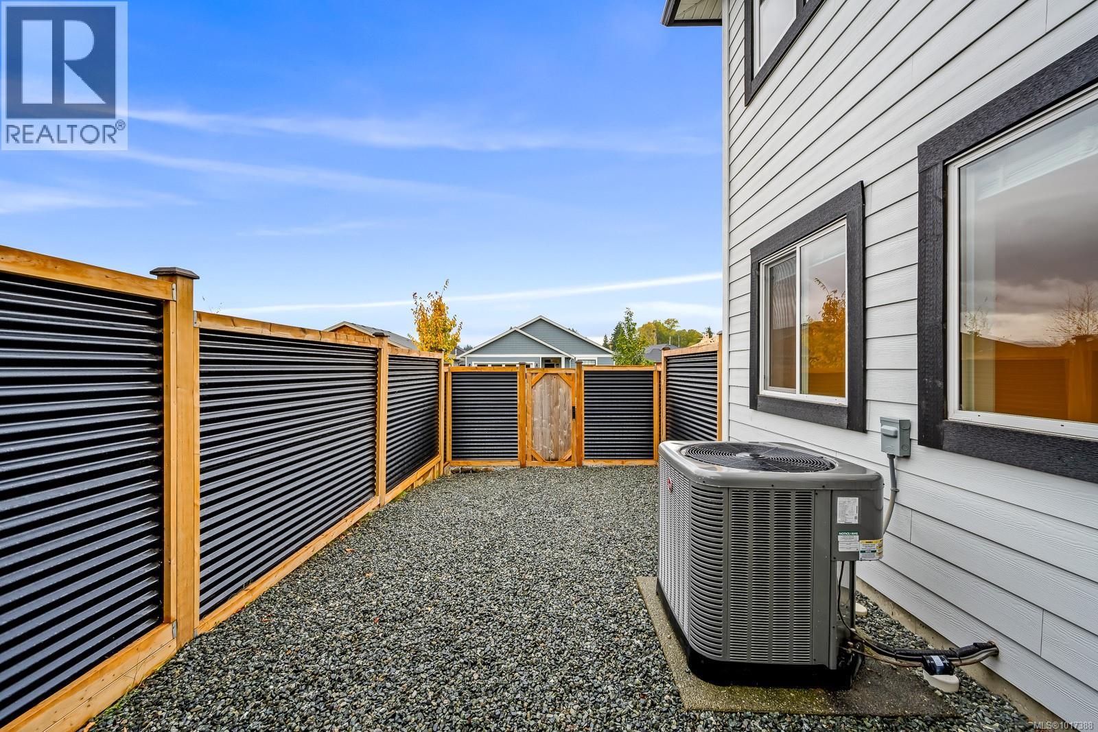 864 Grumman Pl, Comox