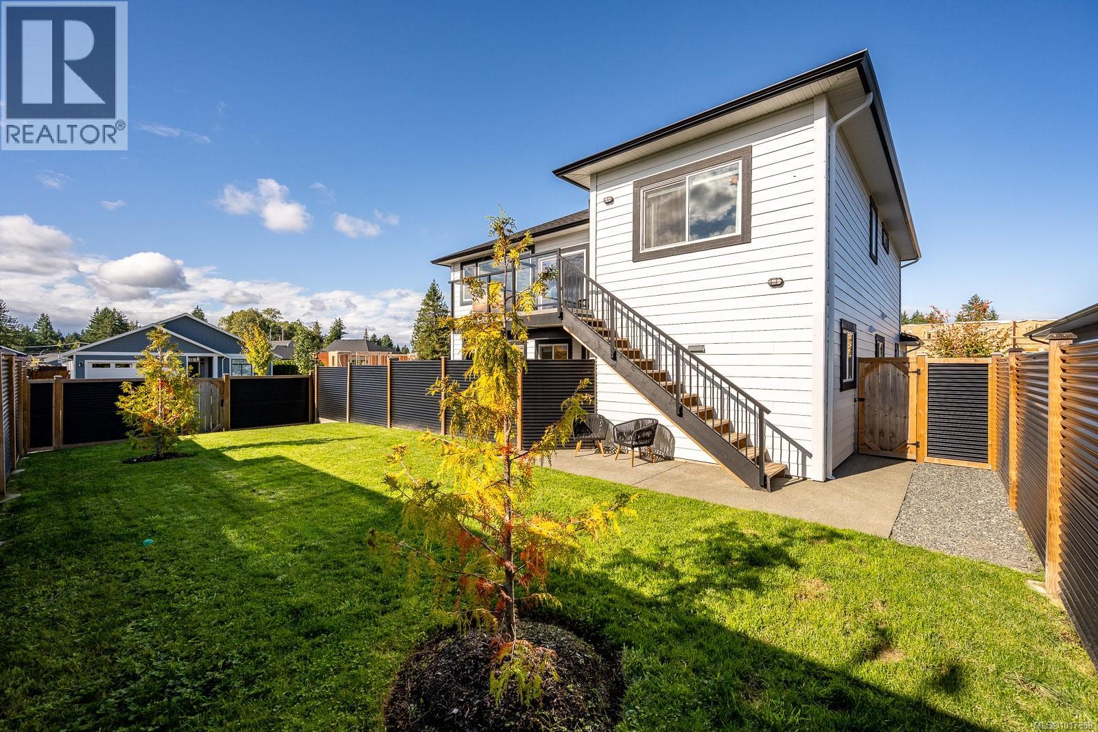 864 Grumman Pl, Comox