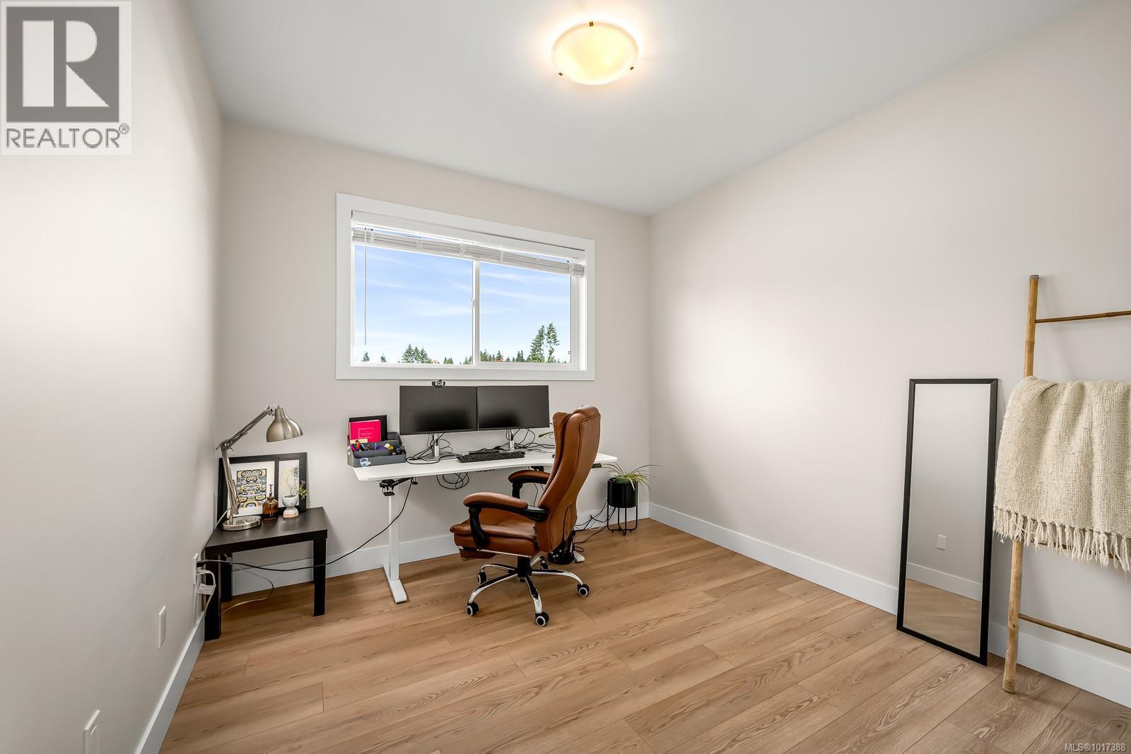 864 Grumman Pl, Comox