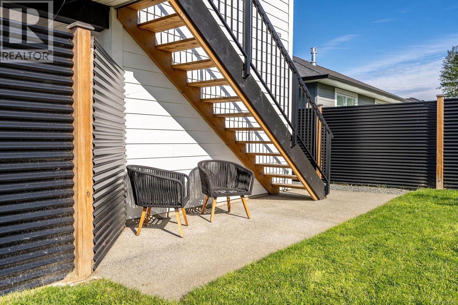 864 Grumman Pl, Comox