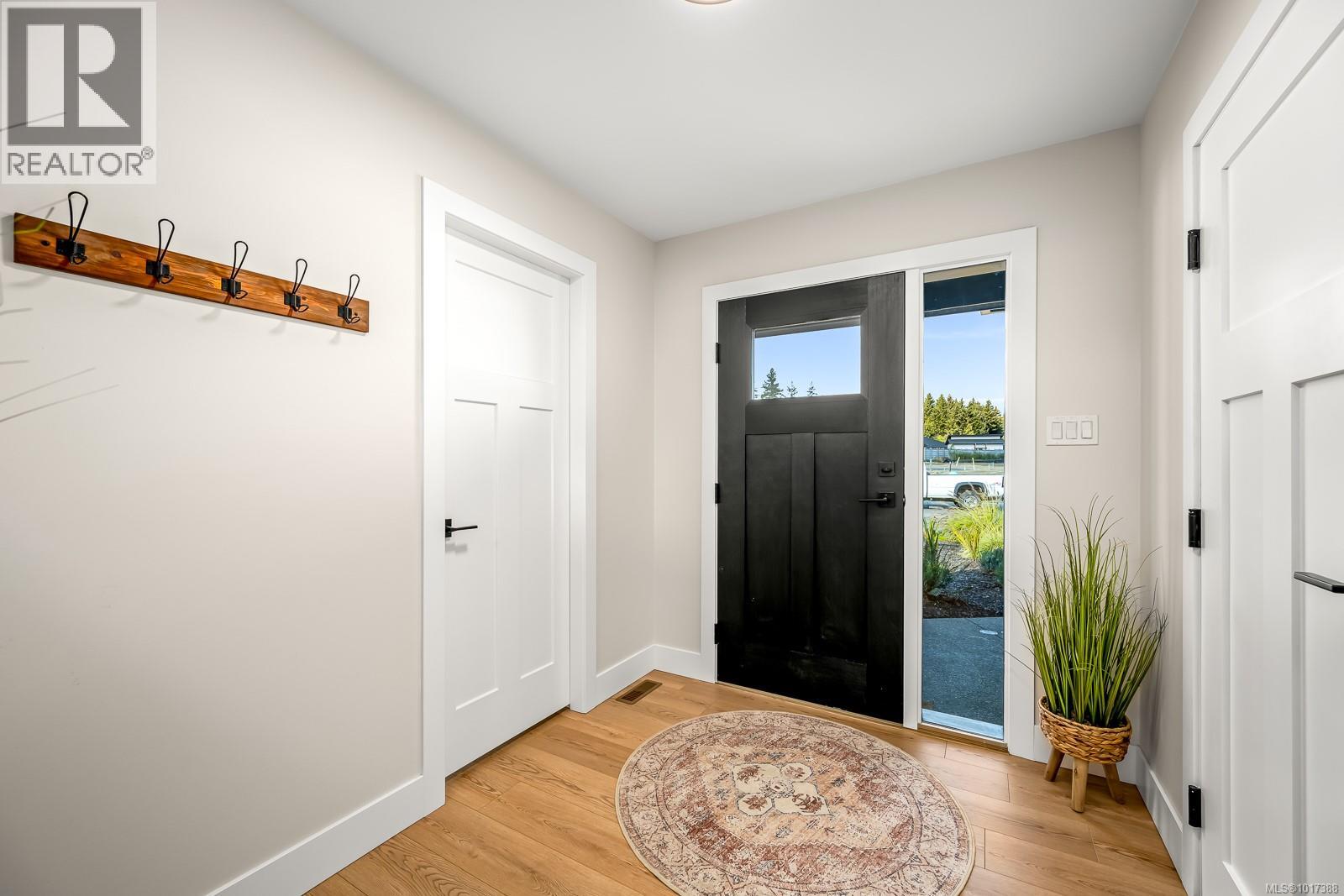 864 Grumman Pl, Comox