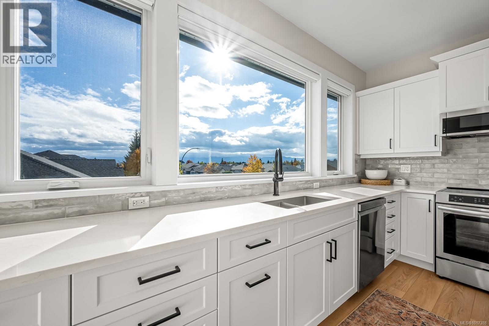 864 Grumman Pl, Comox