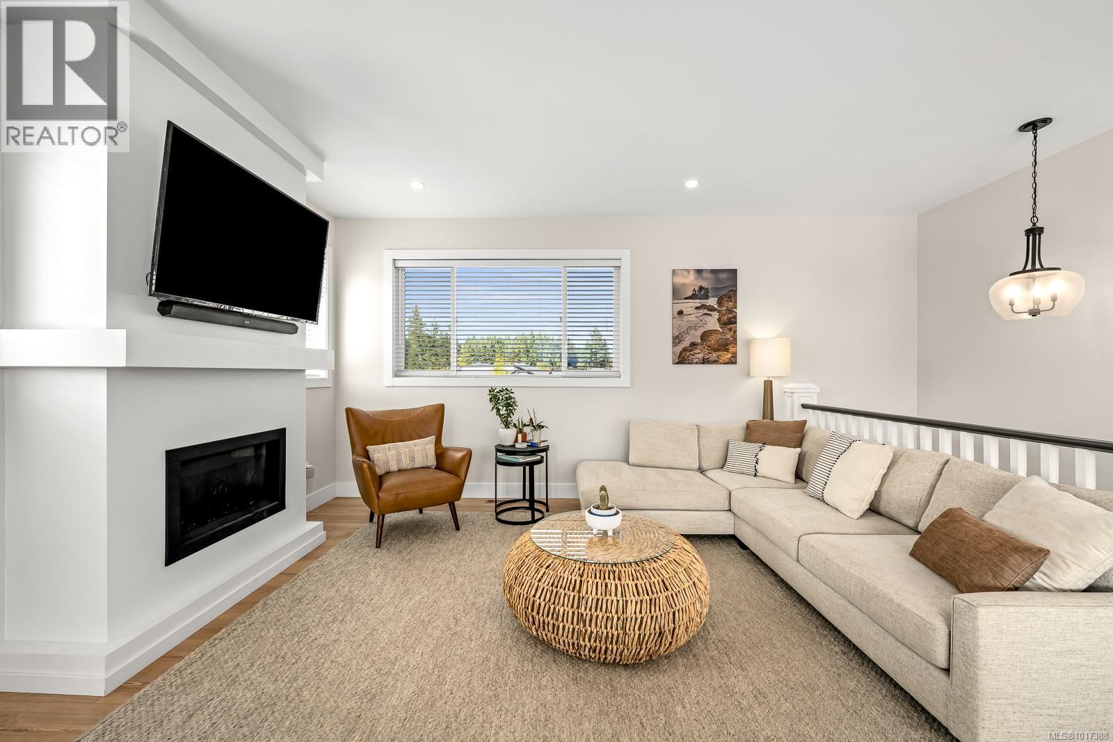 864 Grumman Pl, Comox