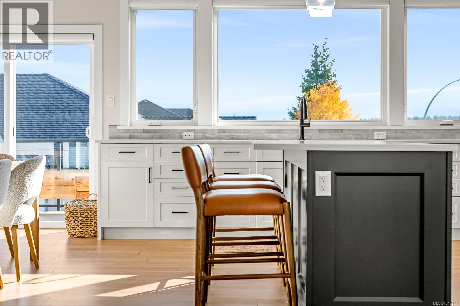 864 Grumman Pl, Comox