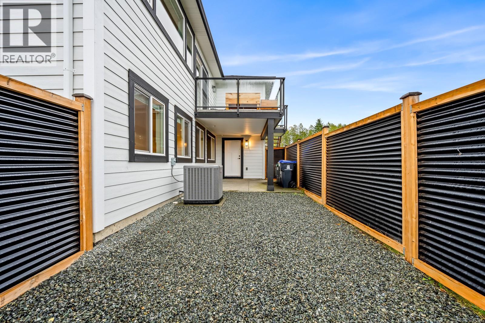 864 Grumman Pl, Comox