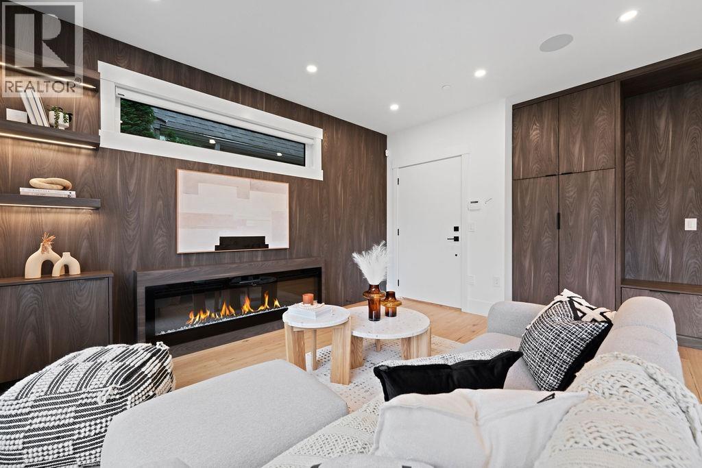 2 4549 W 11TH AVENUE, Vancouver