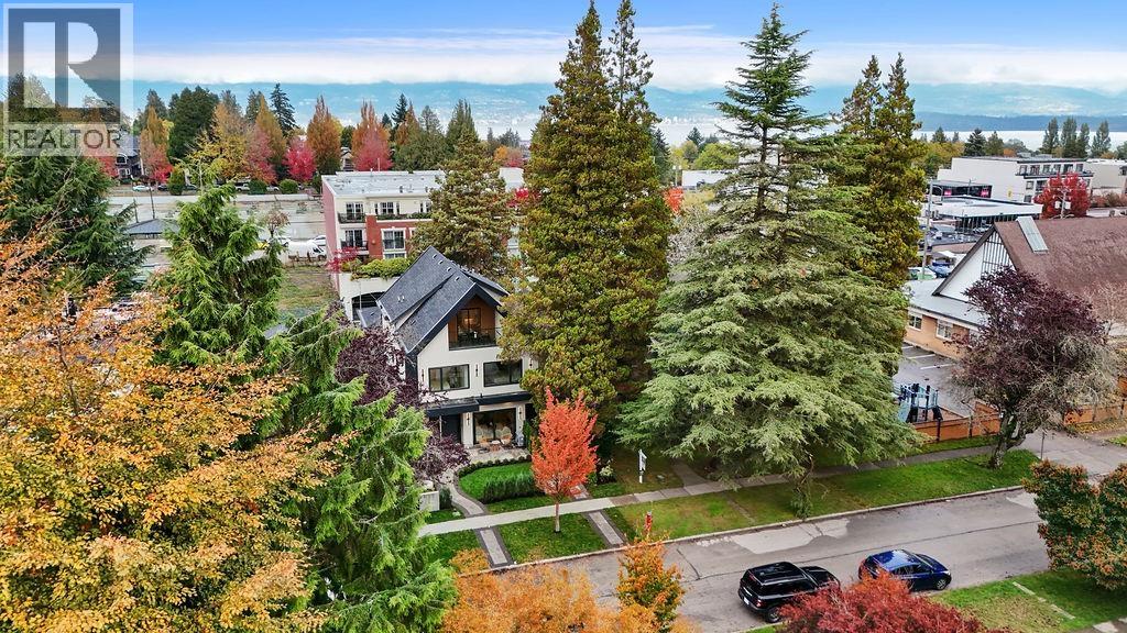 2 4549 W 11TH AVENUE, Vancouver