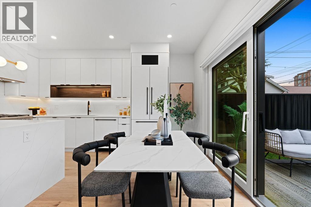 2 4549 W 11TH AVENUE, Vancouver