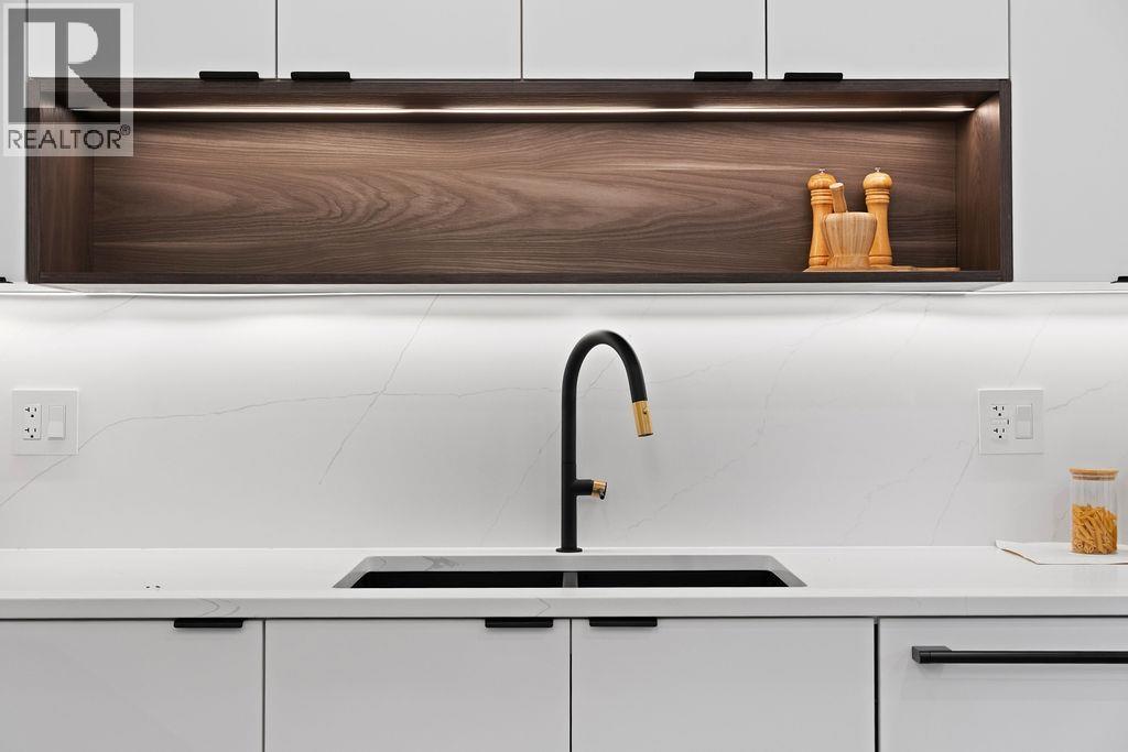 2 4549 W 11TH AVENUE, Vancouver