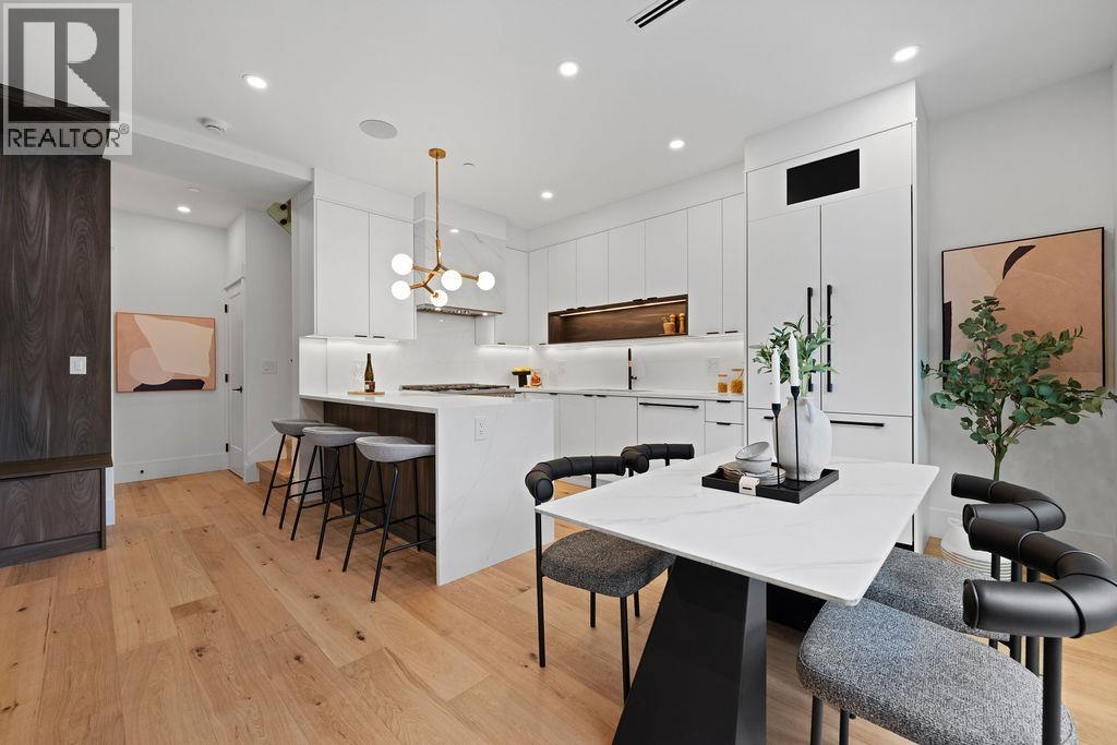 2 4549 W 11TH AVENUE, Vancouver