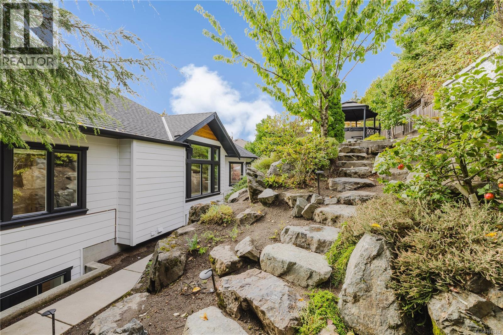 488 Royal Bay Dr, Colwood