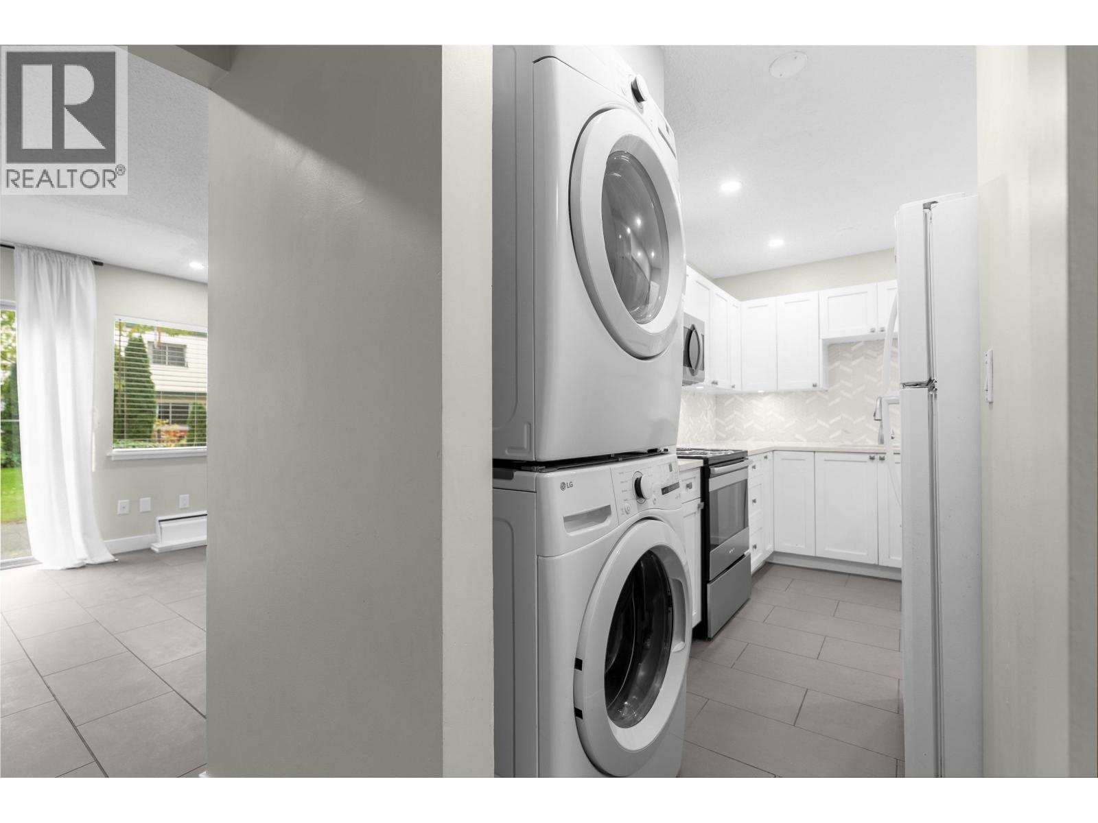 2645 WESTVIEW DRIVE, North Vancouver