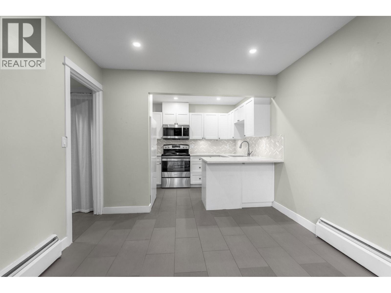 2645 WESTVIEW DRIVE, North Vancouver