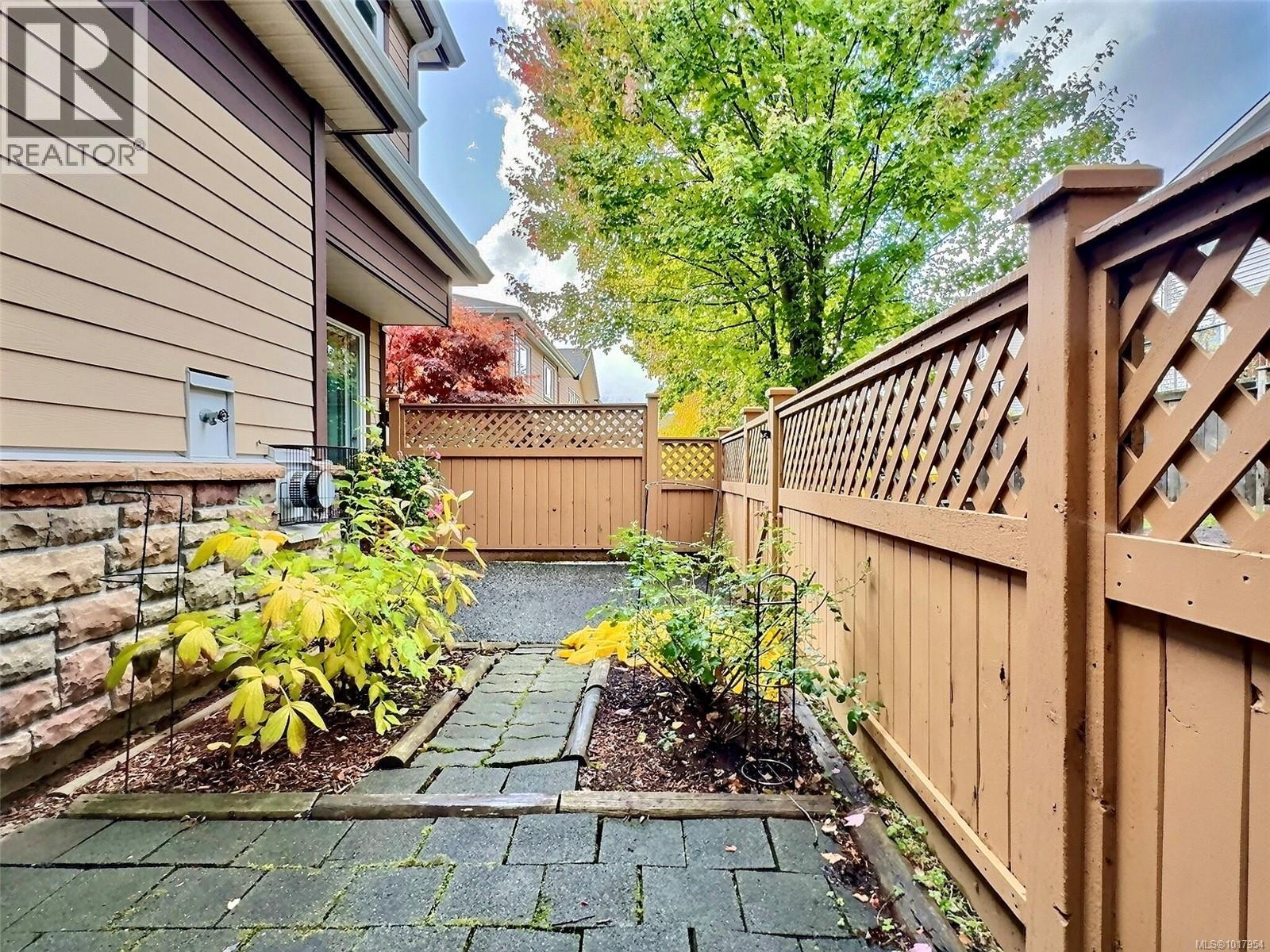 1652 Creekside Dr, Nanaimo