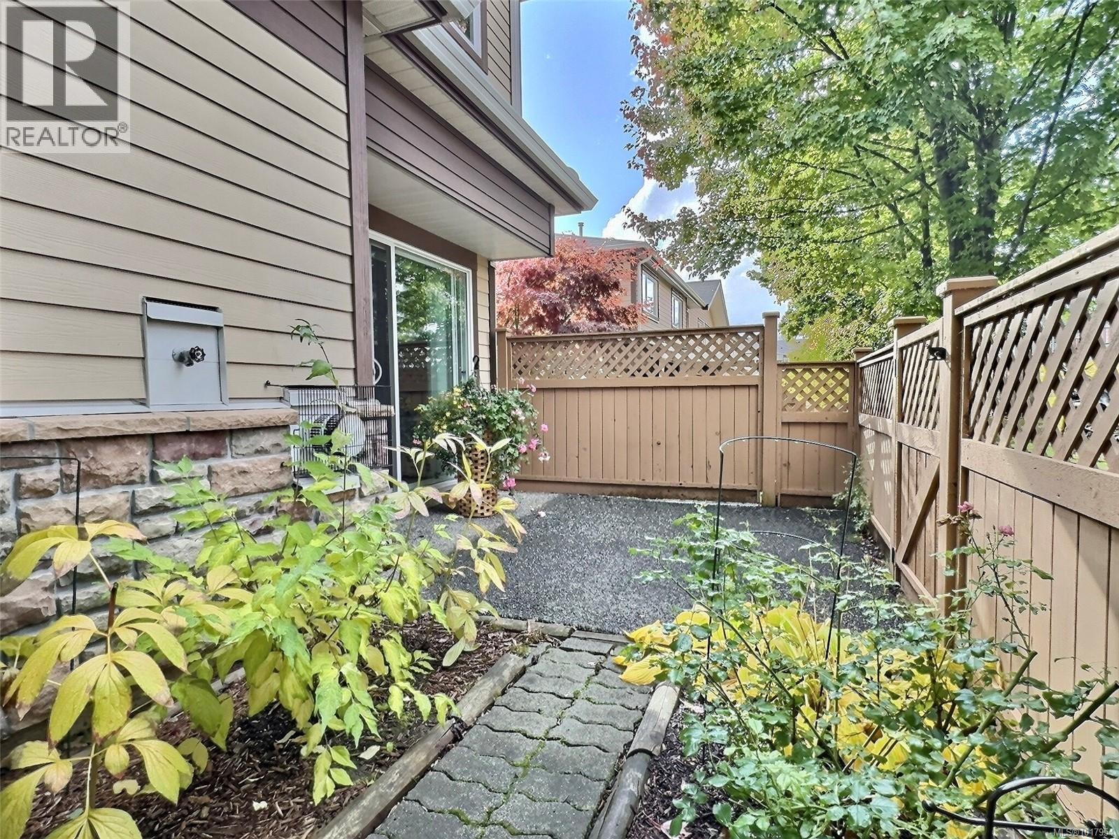 1652 Creekside Dr, Nanaimo