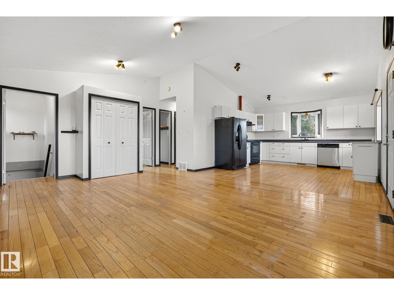 11 6020 TWP 534, Rural Parkland County