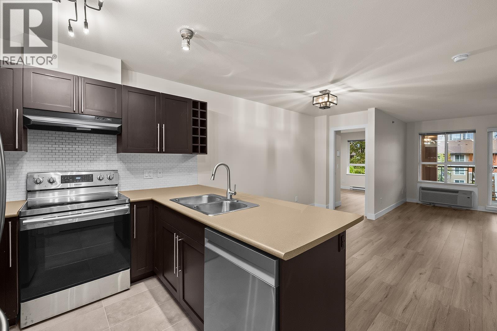 431 1099 Sunset Drive, Kelowna