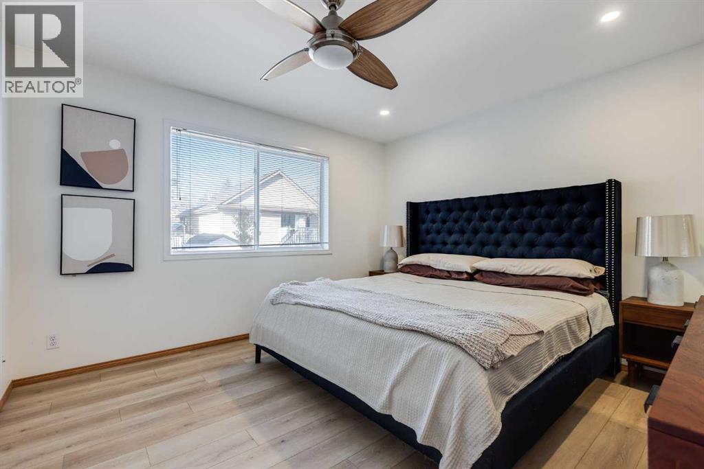 Single Family House Bi-level for Sale in  Douglas Glen Boulevard SE Douglasdale/Glen Calgary 