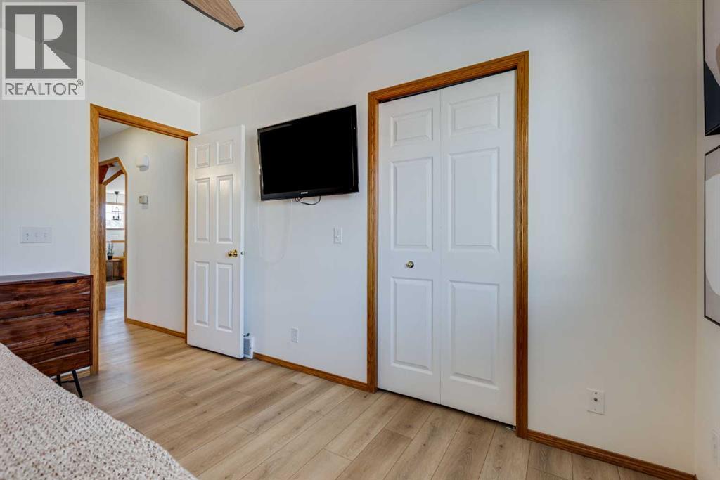 Single Family House Bi-level for Sale in  Douglas Glen Boulevard SE Douglasdale/Glen Calgary 