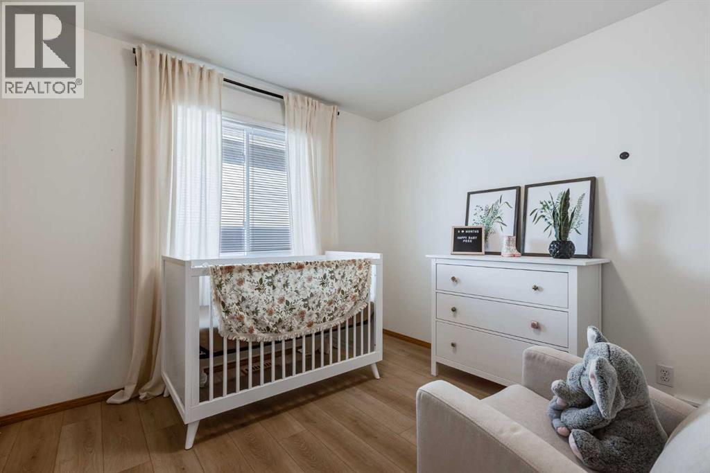 Single Family House Bi-level for Sale in  Douglas Glen Boulevard SE Douglasdale/Glen Calgary 