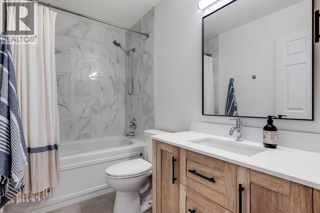 Single Family House Bi-level for Sale in  Douglas Glen Boulevard SE Douglasdale/Glen Calgary 