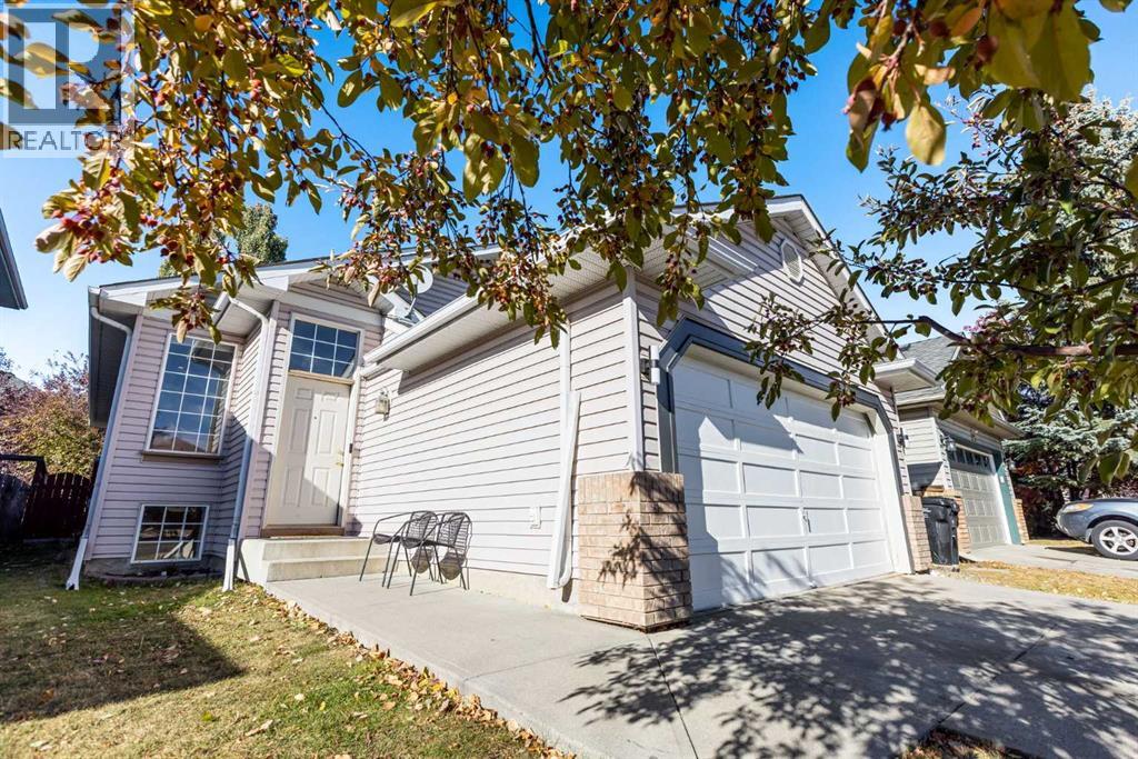 Single Family House Bi-level for Sale in  Douglas Glen Boulevard SE Douglasdale/Glen Calgary 