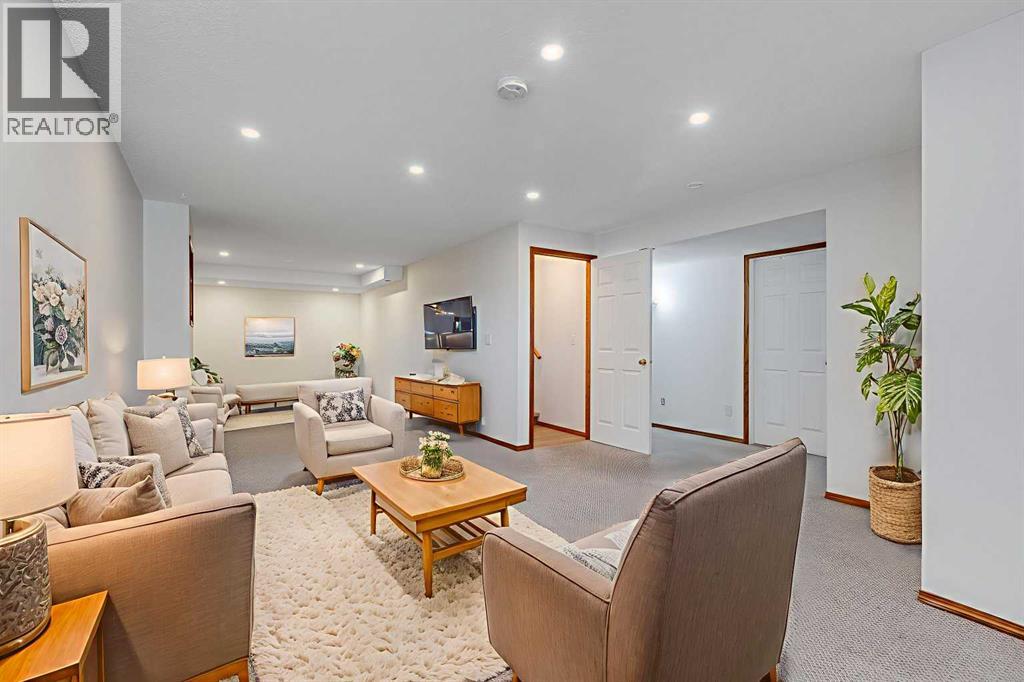 Single Family House Bi-level for Sale in  Douglas Glen Boulevard SE Douglasdale/Glen Calgary 