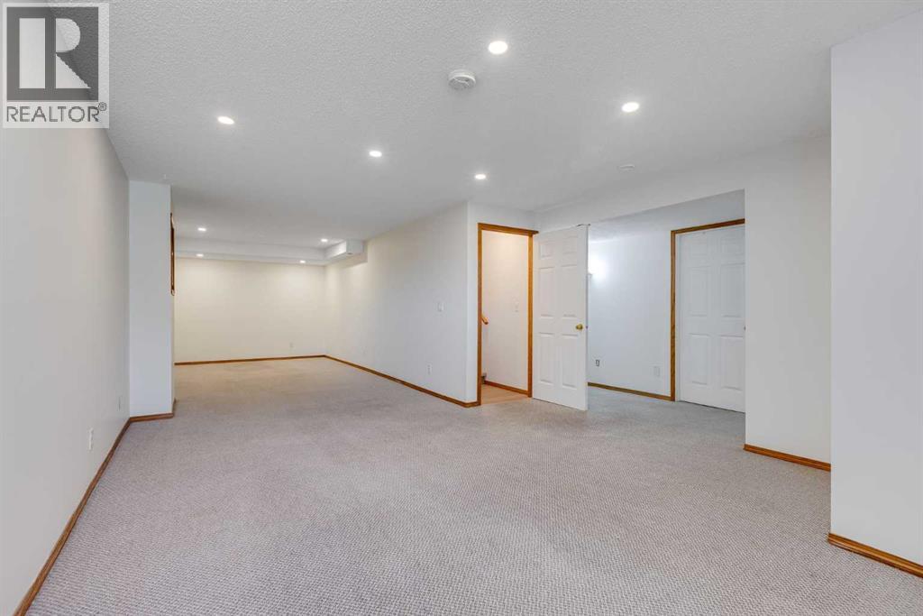Single Family House Bi-level for Sale in  Douglas Glen Boulevard SE Douglasdale/Glen Calgary 