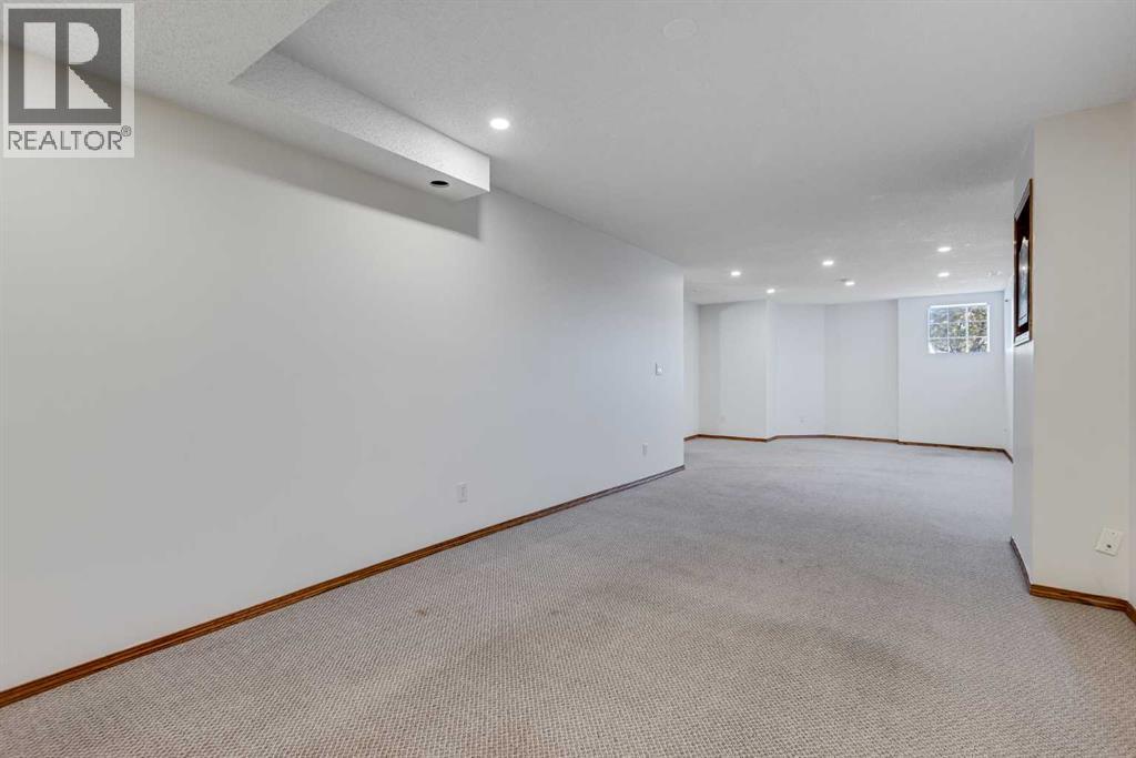 Single Family House Bi-level for Sale in  Douglas Glen Boulevard SE Douglasdale/Glen Calgary 