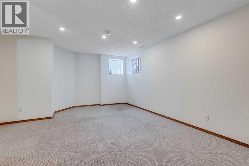 Single Family House Bi-level for Sale in  Douglas Glen Boulevard SE Douglasdale/Glen Calgary 