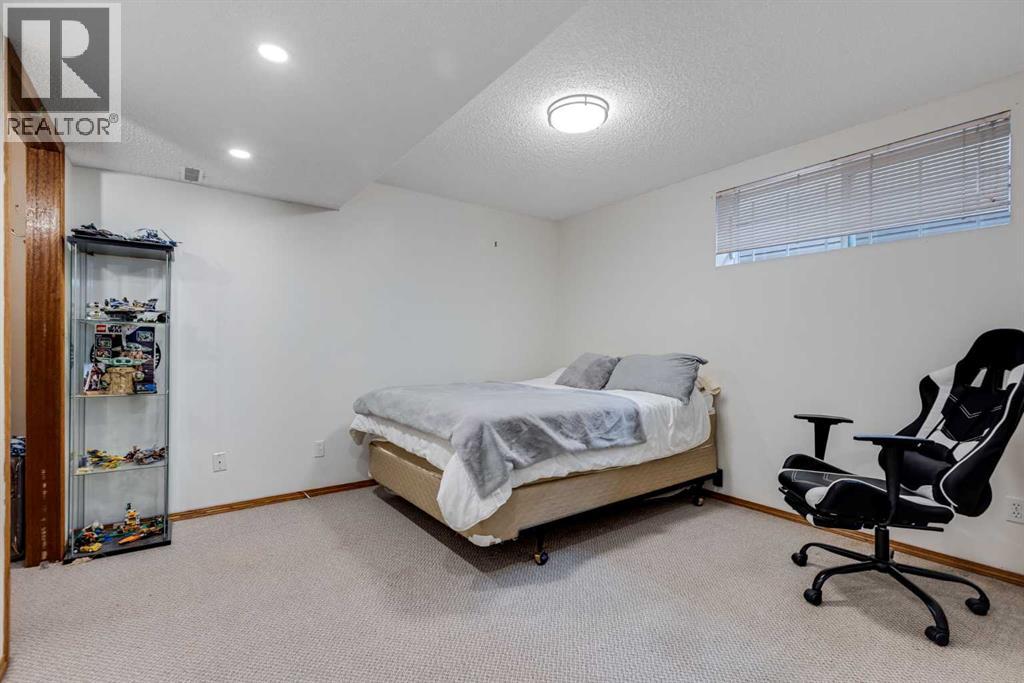 Single Family House Bi-level for Sale in  Douglas Glen Boulevard SE Douglasdale/Glen Calgary 