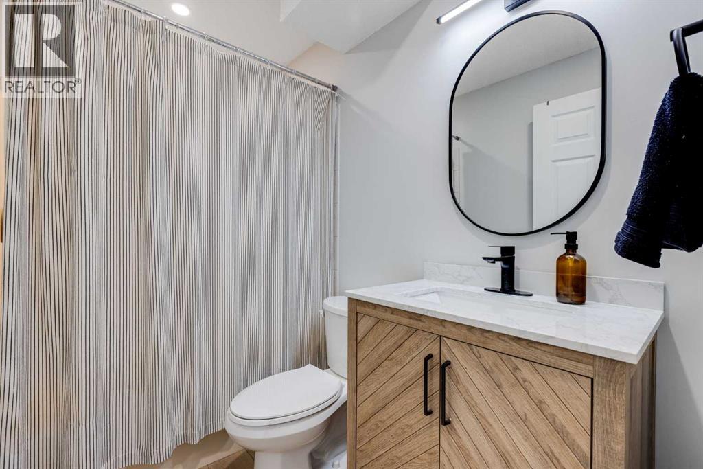 Single Family House Bi-level for Sale in  Douglas Glen Boulevard SE Douglasdale/Glen Calgary 