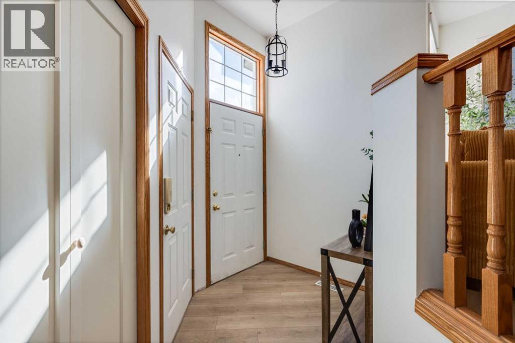 Single Family House Bi-level for Sale in  Douglas Glen Boulevard SE Douglasdale/Glen Calgary 