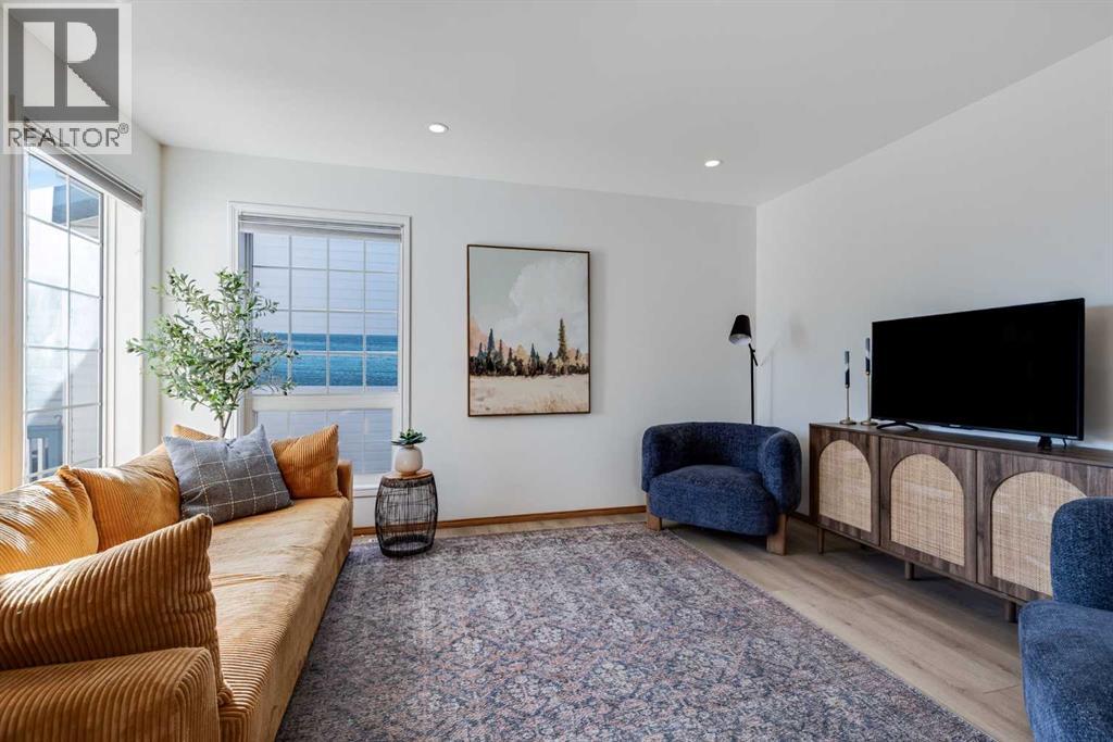 Single Family House Bi-level for Sale in  Douglas Glen Boulevard SE Douglasdale/Glen Calgary 