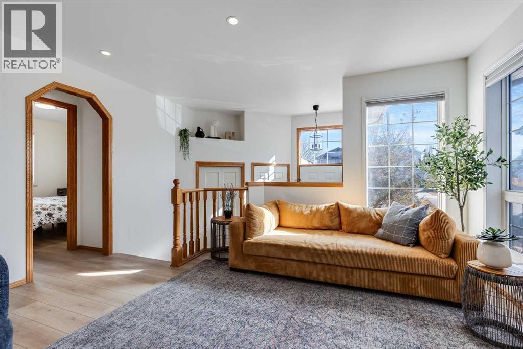 Single Family House Bi-level for Sale in  Douglas Glen Boulevard SE Douglasdale/Glen Calgary 