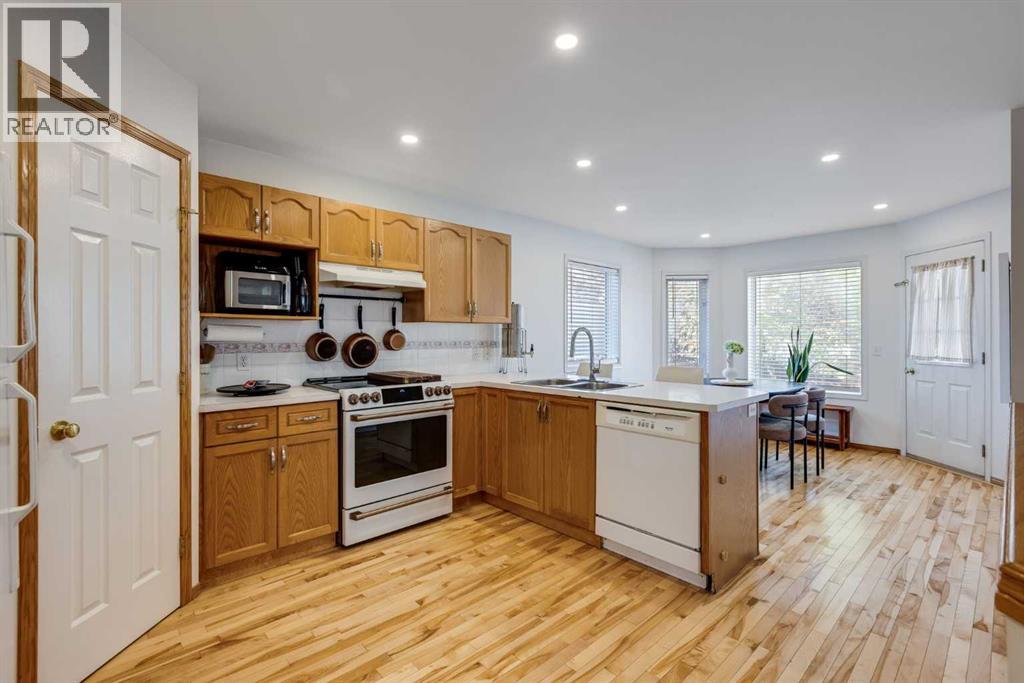 Single Family House Bi-level for Sale in  Douglas Glen Boulevard SE Douglasdale/Glen Calgary 