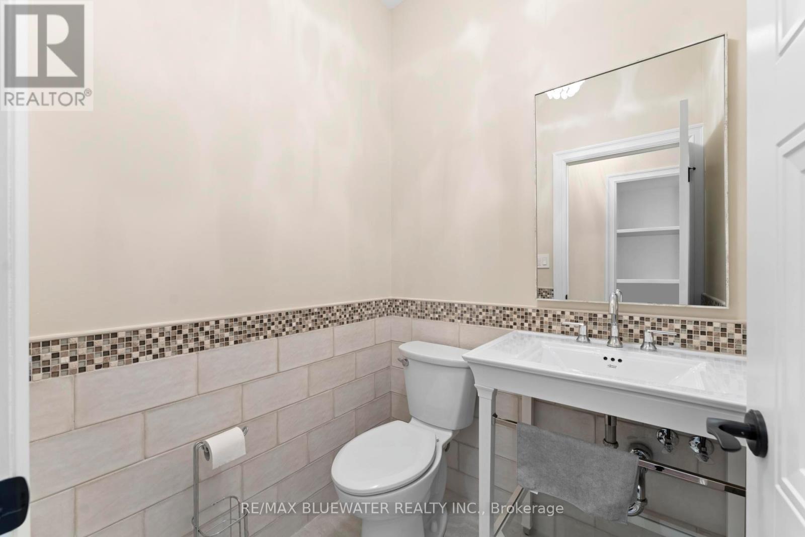 Main floor - 2pc bath