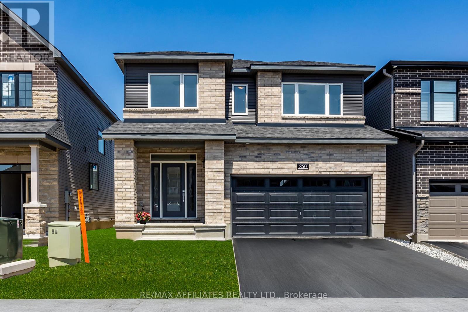 4 Bed Home w/2 Car Garage (Photo Virtually Staged)