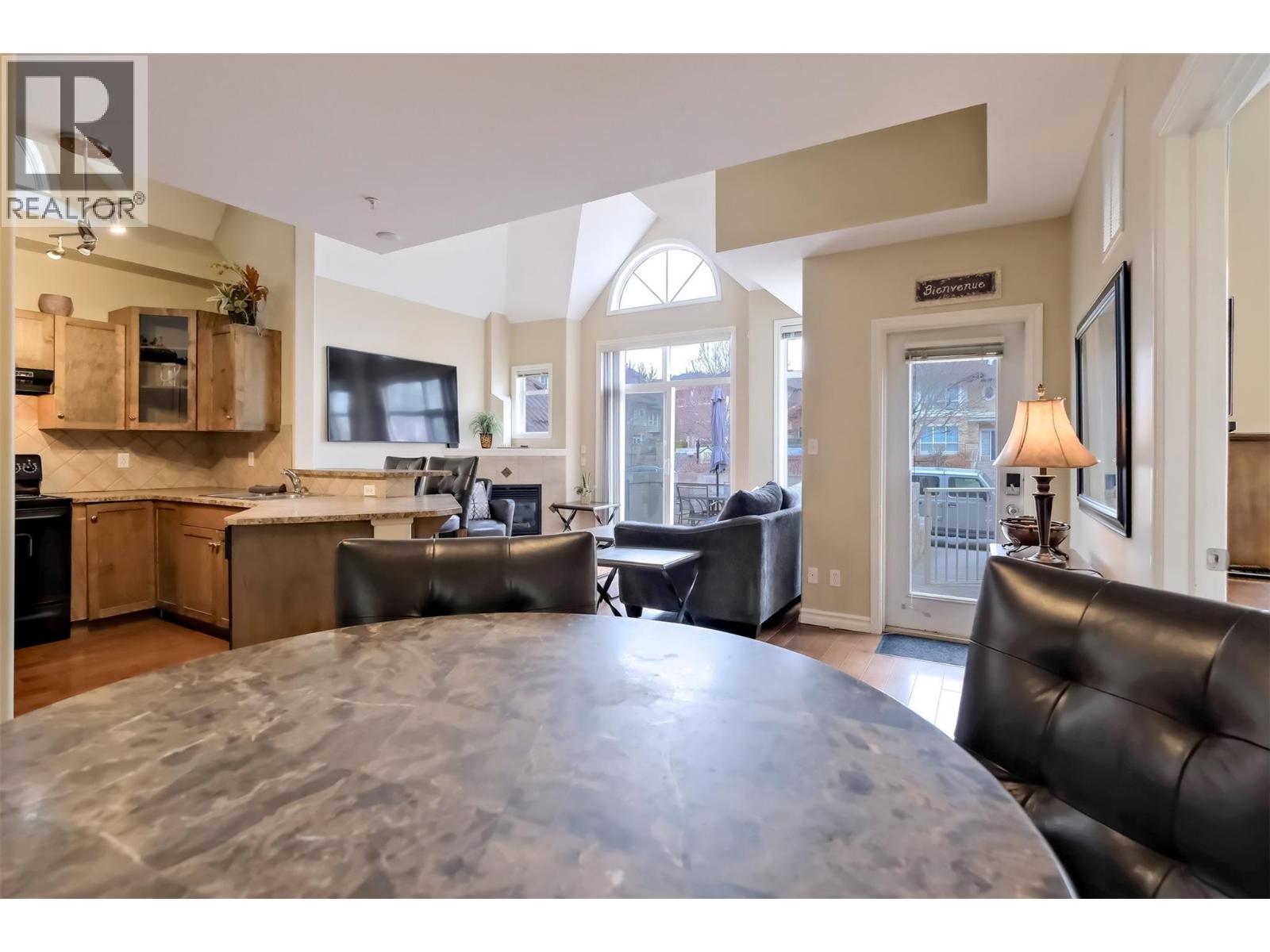 101 1128 Sunset Drive, Kelowna