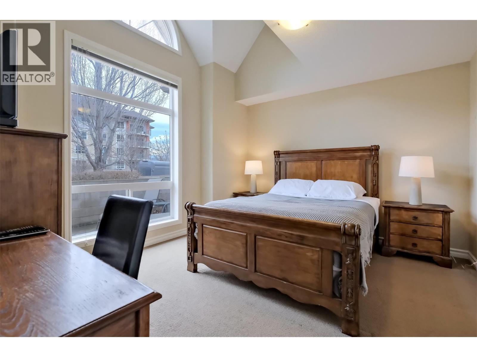 101 1128 Sunset Drive, Kelowna